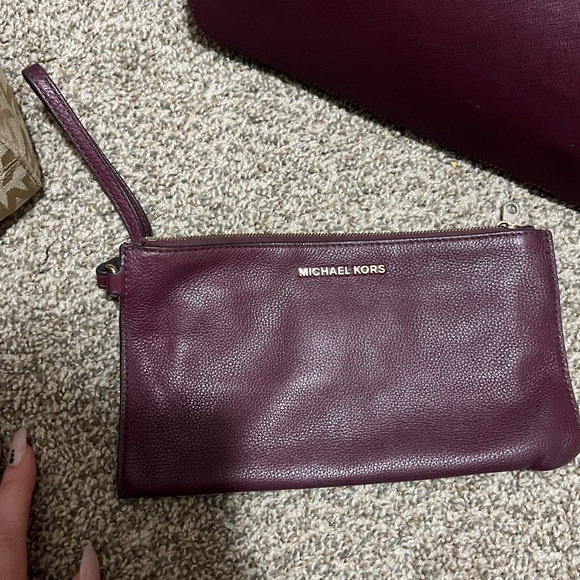 Micheal Kors Bag and Wristlet Set - Picture 2 of 13
